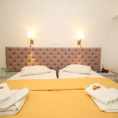 Otel Klonos - Kyriakos Klonos 3*